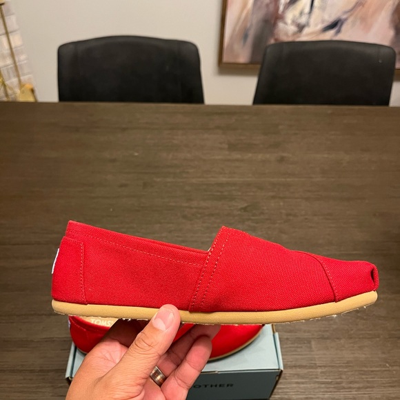BNIB TOMS Slip On - Picture 10 of 10